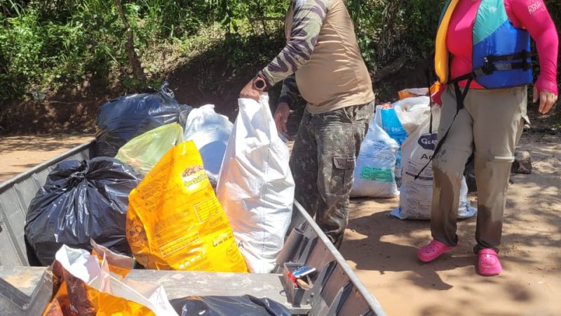 Ação de limpeza no Rio Verde, realizada pela AURV, reforça consciência ambiental, em Água Clara