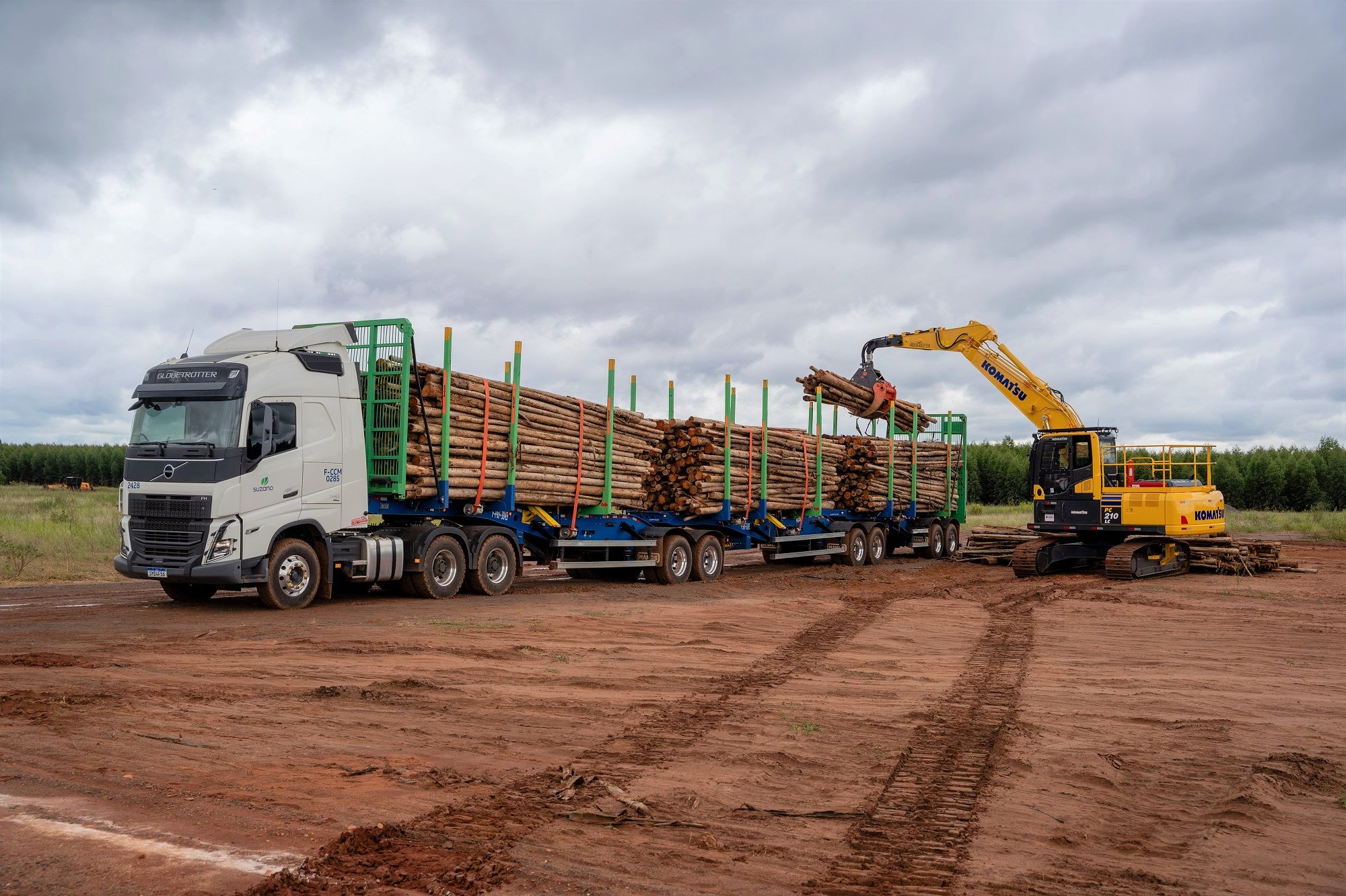 Suzano inova no setor de logística florestal com primeiro módulo próprio de operação de tritrens em Três Lagoas (MS)