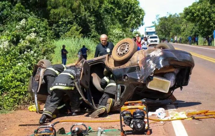 Acidente na BR-262: Carro capota durante retorno de Bonito; motorista morre e quatro pessoas ficam feridas