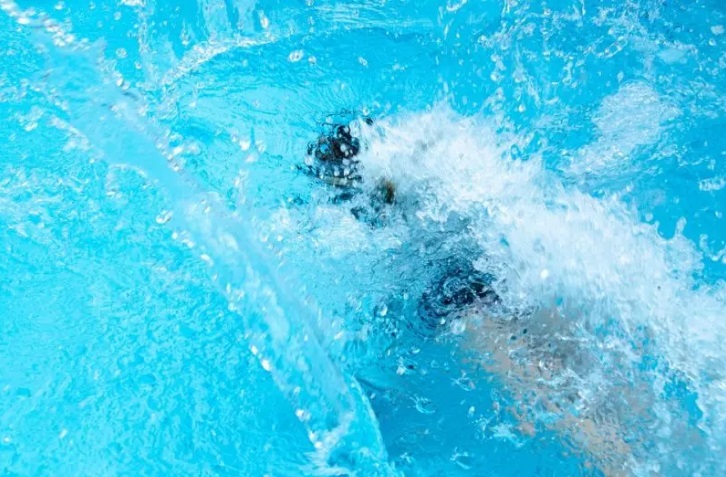 Criança é encontrada sem vida em piscina na manhã desta quarta-feira