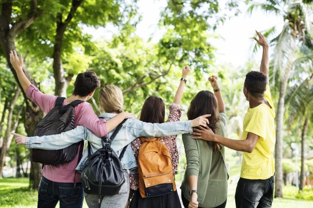 Adolescência pode se estender até os 24 anos, apontam especialistas