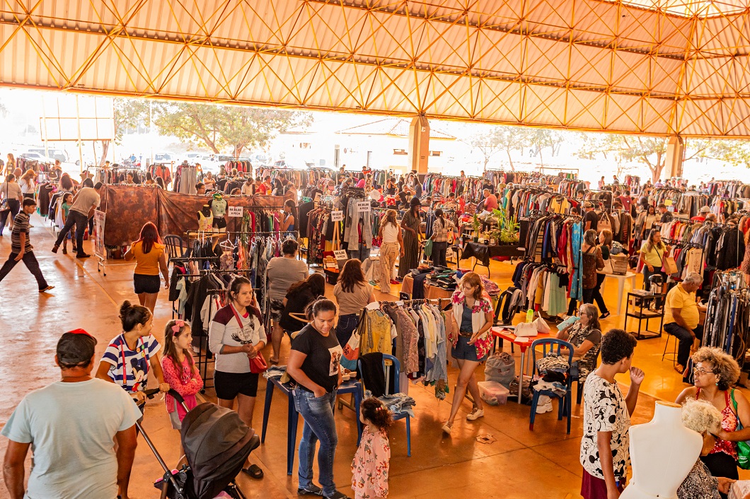 Encontro de Brechós oferece mais de três mil peças entre roupas, calçados e acessórios a preços acessíveis.