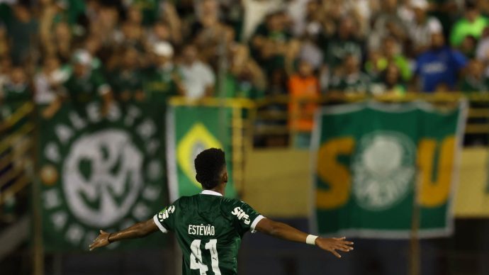 Palmeiras vence São Bernardo com show de Estêvão e avança à semifinal do Paulistão