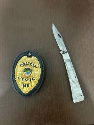 Homem é preso por perseguir e ameaçar ex-esposa com canivete no seu local de trabalho em Três Lagoas