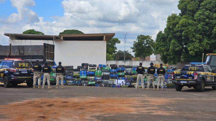 PRF apreende 4,5 toneladas de maconha em Três Lagoas (MS)