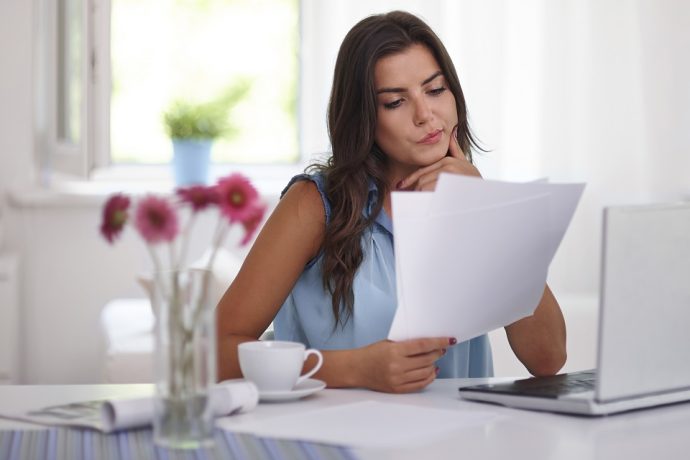 64% das mulheres não conseguem poupar dinheiro; especialista aponta soluções