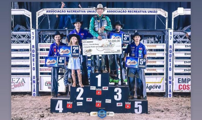 Peões de Água Clara-MS se destacam em Rodeio de Brasilândia: Laurinho é campeão e Fabiano Aparecido fica em terceiro