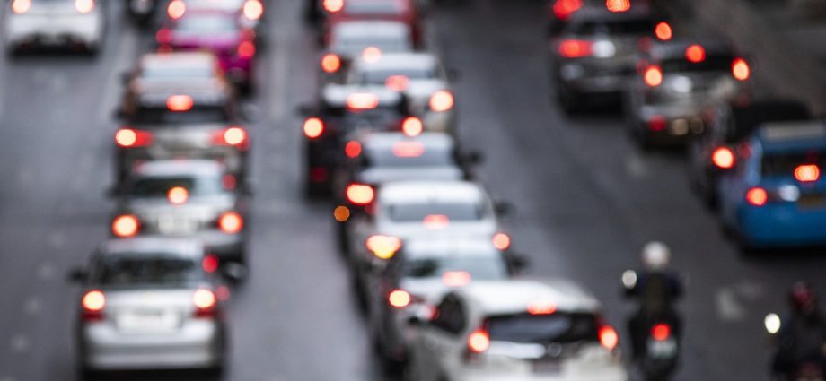 Lei do Farol em vigor no Brasil: entenda como a medida contribui para a segurança nas rodovias