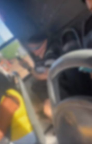Homem é flagrado se m@stvrbando dentro de ônibus em Campo Grande