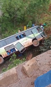 Ônibus de trabalhadores despenca de ponte na MS-436 entre Camapuã e Figueirão Ônibus de trabalhadores despenca de ponte na MS-436 entre Camapuã e Figueirão