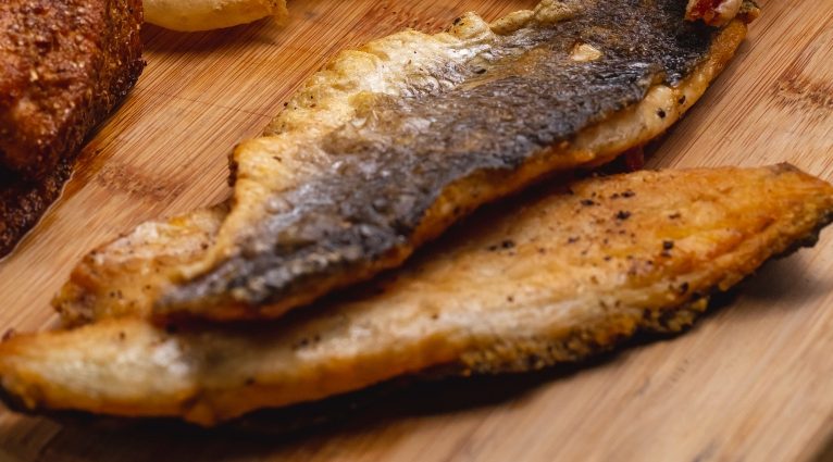 Moradores sofrem intoxicação alimentar depois de consumir peixe distribuído por prefeitura