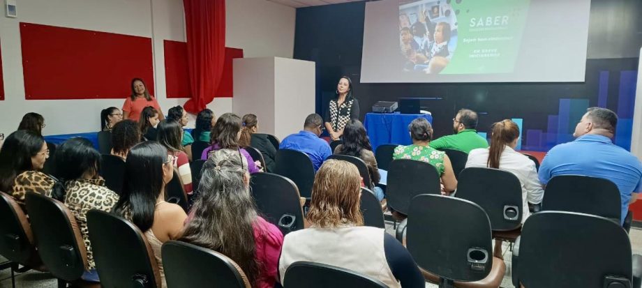 Prefeitura promove formação pedagógica para o SAEB 2025