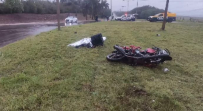 Jovem morre após colidir moto contra poste na rodovia MS-156