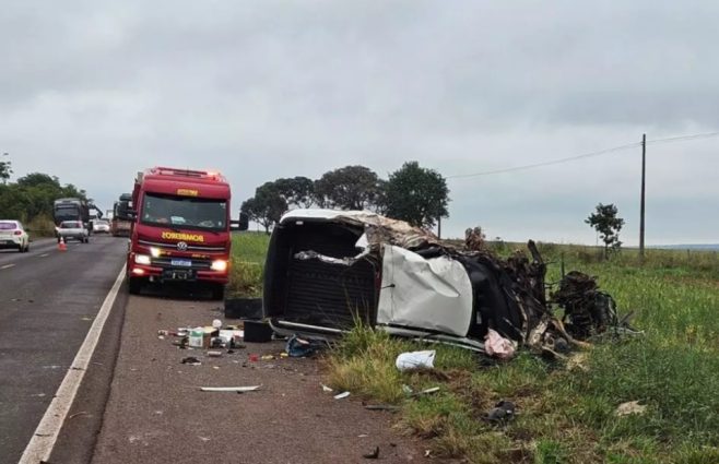 Acidente envolvendo caminhão baú e picape resultou na m@rte de um dos motoristas