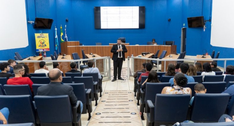 Jovens vereadores passam por capacitação sobre regimento interno, em Três Lagoas