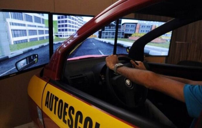 Governo elabora proposta que visa acabar com exigência de autoescolas para tirar CNH