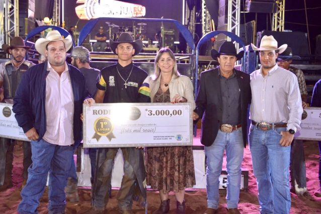 Peão de Água Clara-MS fica com o título de campeão do rodeio do Distrito de São Domingos