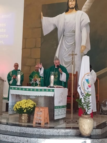 Homenagens da Paróquia de Santa Luzia, em Três Lagoas-MS, aos pais aos diáconos
