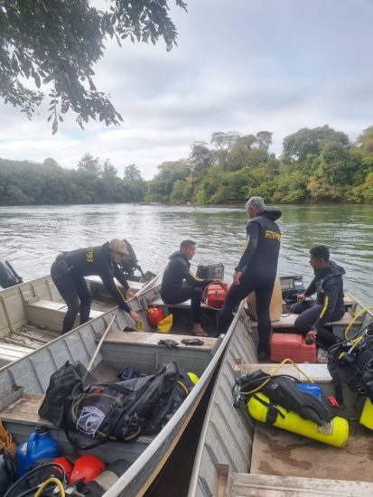 Bombeiros encerram primeiro dia de buscas sem localizar jovem que se afogou no Rio Verde em Água Clara