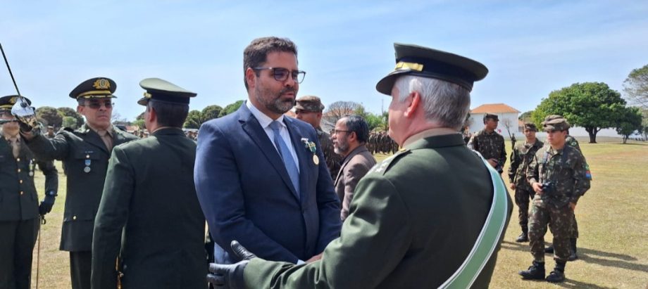 Diretor da Suzano é condecorado com a Medalha Exército Brasileiro em Campo Grande (MS)