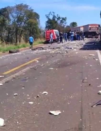 Acidente na BR-262 entre Ribas do Rio Pardo e Campo Grande, envolve dois caminhões