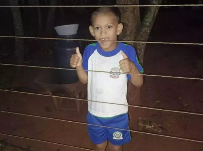Menino de 8 anos morre após picada de escorpião durante cerimônia em Naviraí