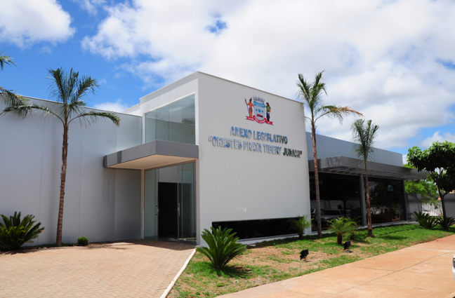 Câmara de Três Lagoas-MS celebra 110 anos com sessão solene e entrega de comendas
