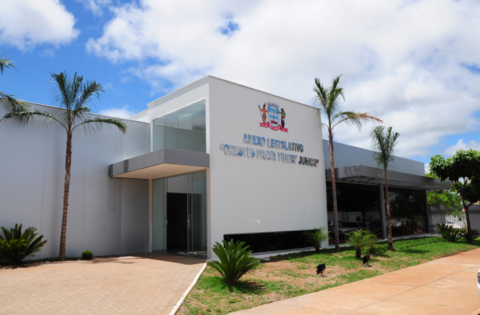 Câmara de Três Lagoas-MS celebra 110 anos com sessão solene e entrega de comendas