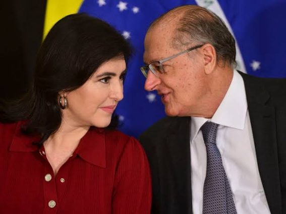 Avião com Simone Tebet e Alckmin apresenta falha na Colômbia e FAB envia outra aeronave para resgatar comitiva